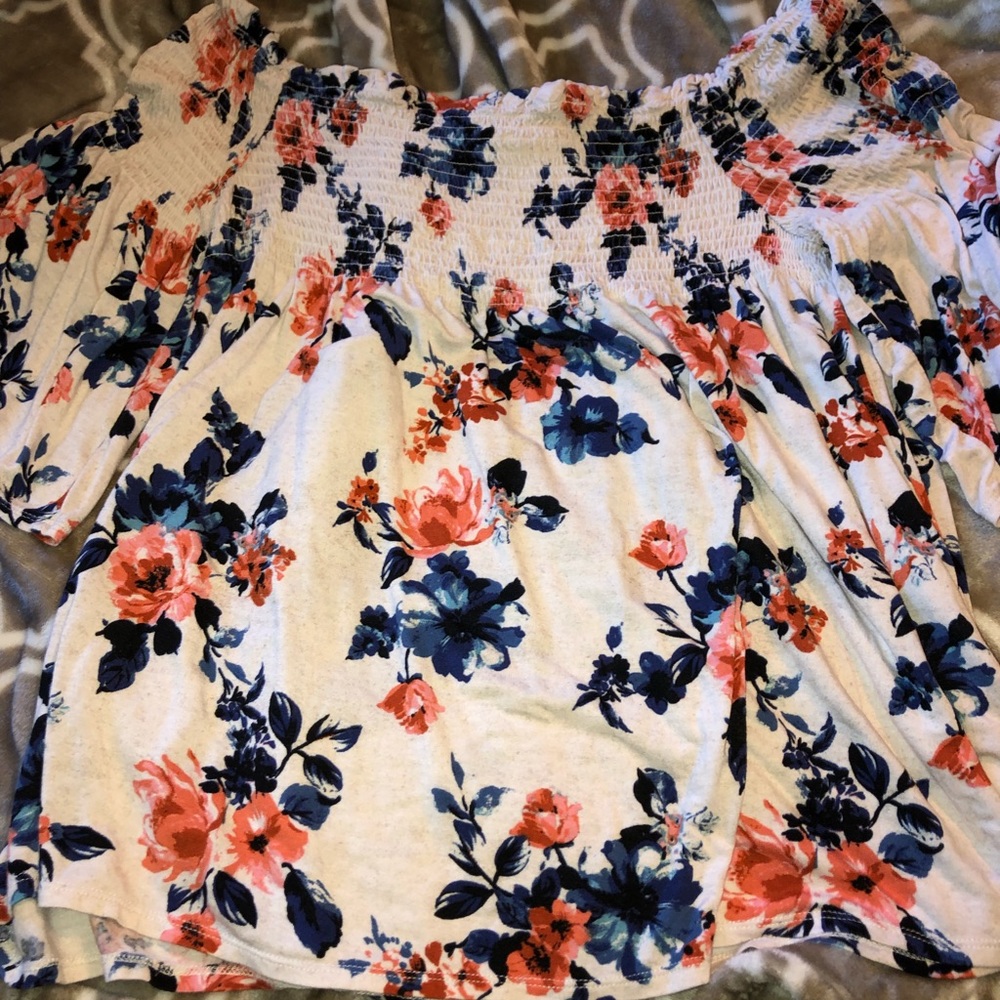 Off shoulder Flowey Shirt